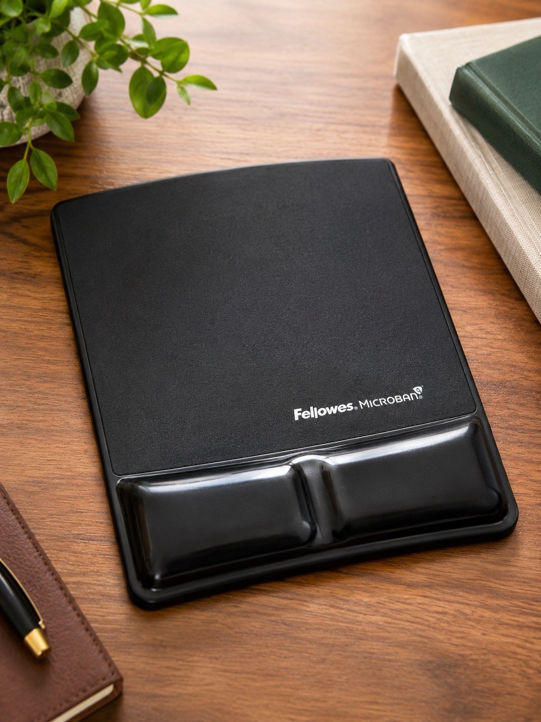 Fellowes Microban Wrist Rest Mouse Pad – Plain Design, Black Color