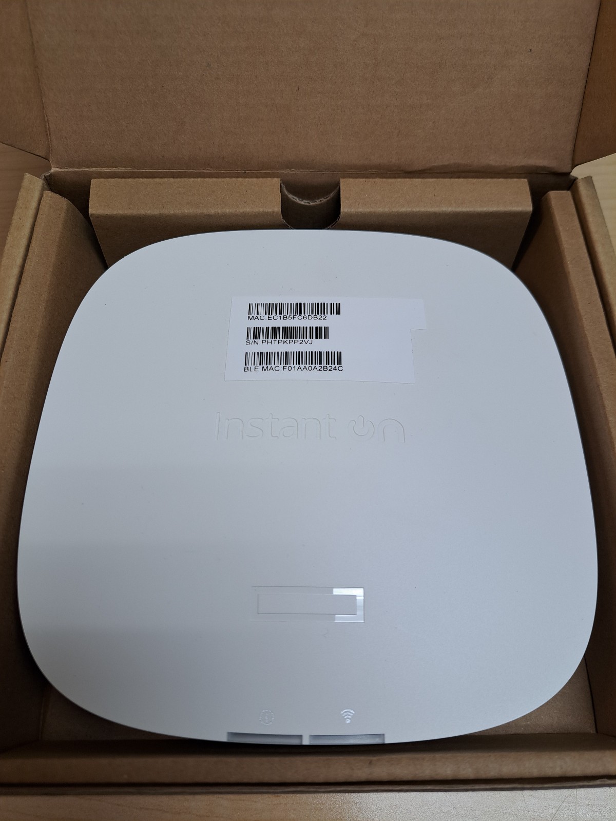 HPE Aruba Instant on AP22 Dual Band Wireless Access Point (R4W01A)
