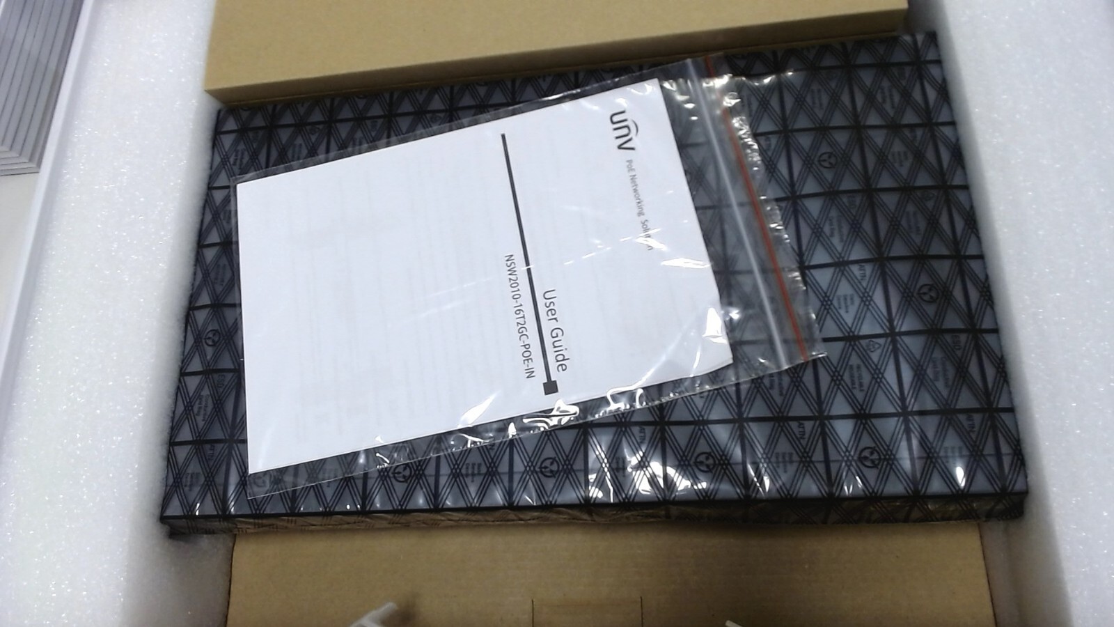 Uniview 16×100Mbps PoE ports (RJ45)+2×1000Mbps Combo ports