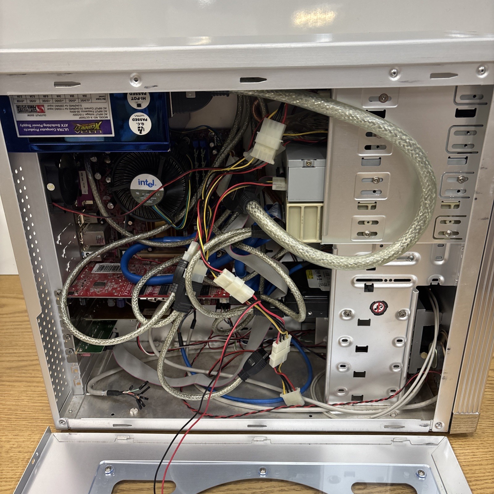 Custom Desktop PC ***Unknown Specs – Turns On***Parts/Repair