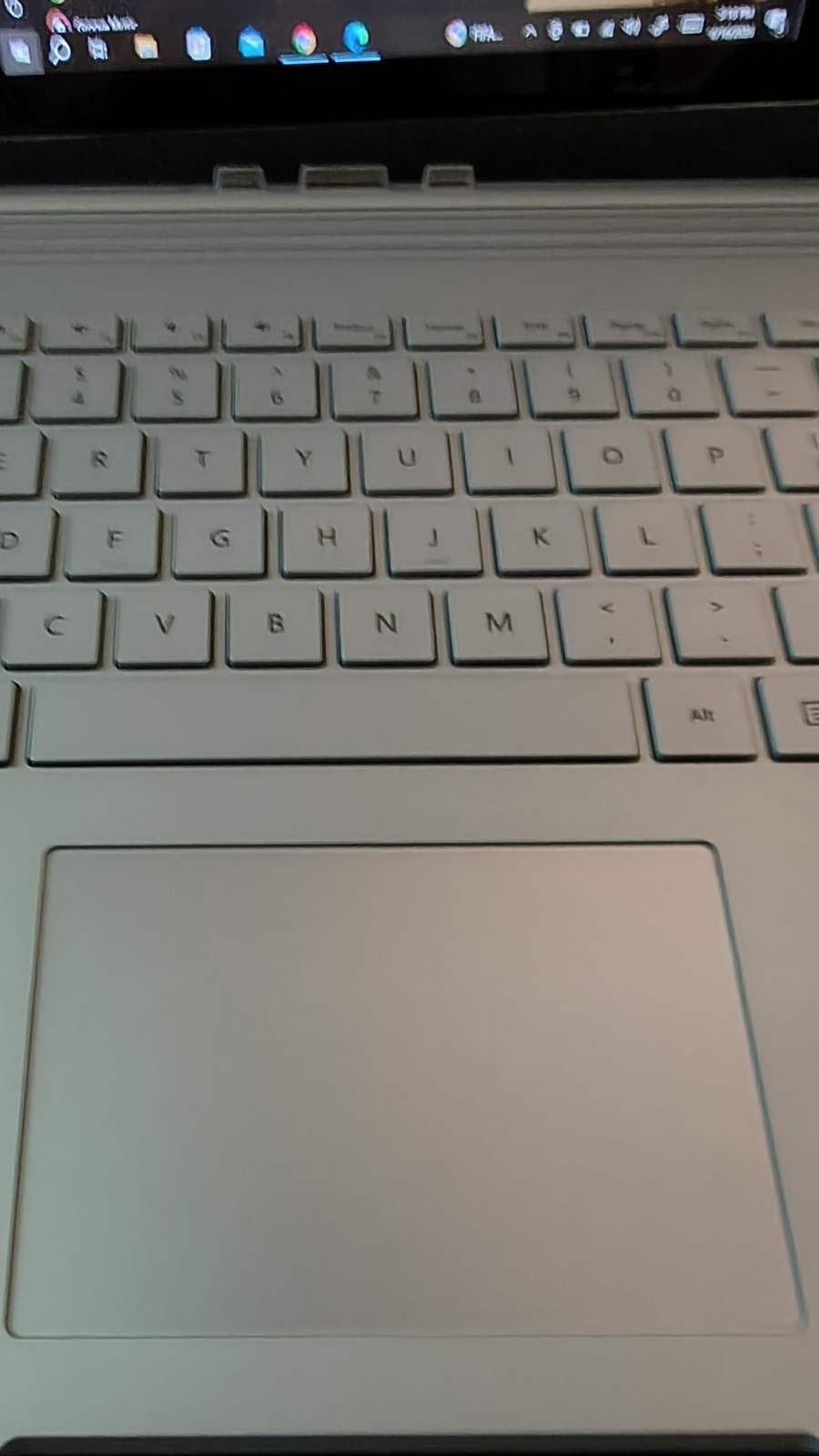 Microsoft Surface Book 1705 • 13.5” 3000×2000 • i5 • 8GB • 256GB • Mint W/ Case