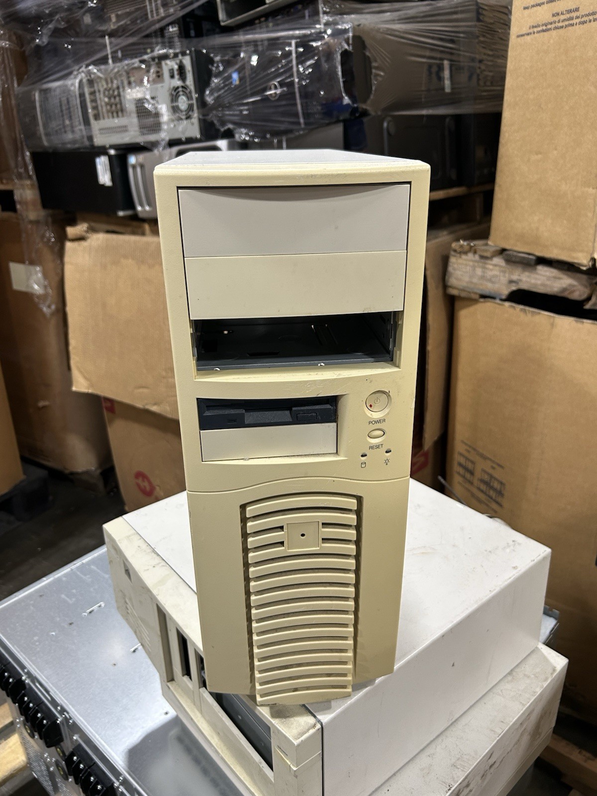 Vintage Mid ATX Beige Computer Tower Case (Chieftec Clone?) with Floppy