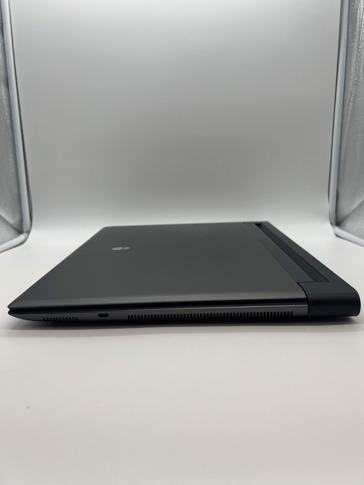 Alienware m18 2023 Laptop 18-inch AMD Ryzen 9 7000 Series 32GB RAM 1TB Black Use