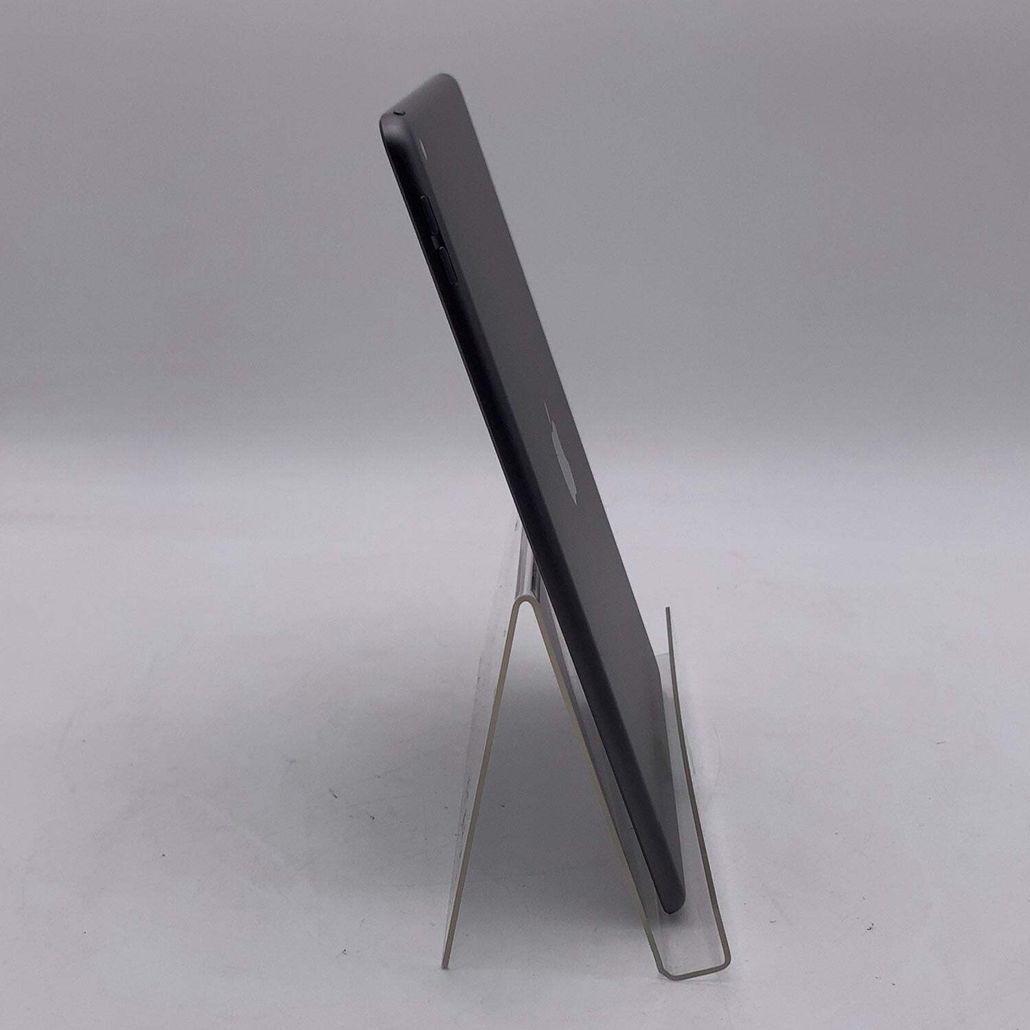 WiFi Only Apple iPad 9th Gen 64GB 26.2.1 Silver MK2K3LL/A