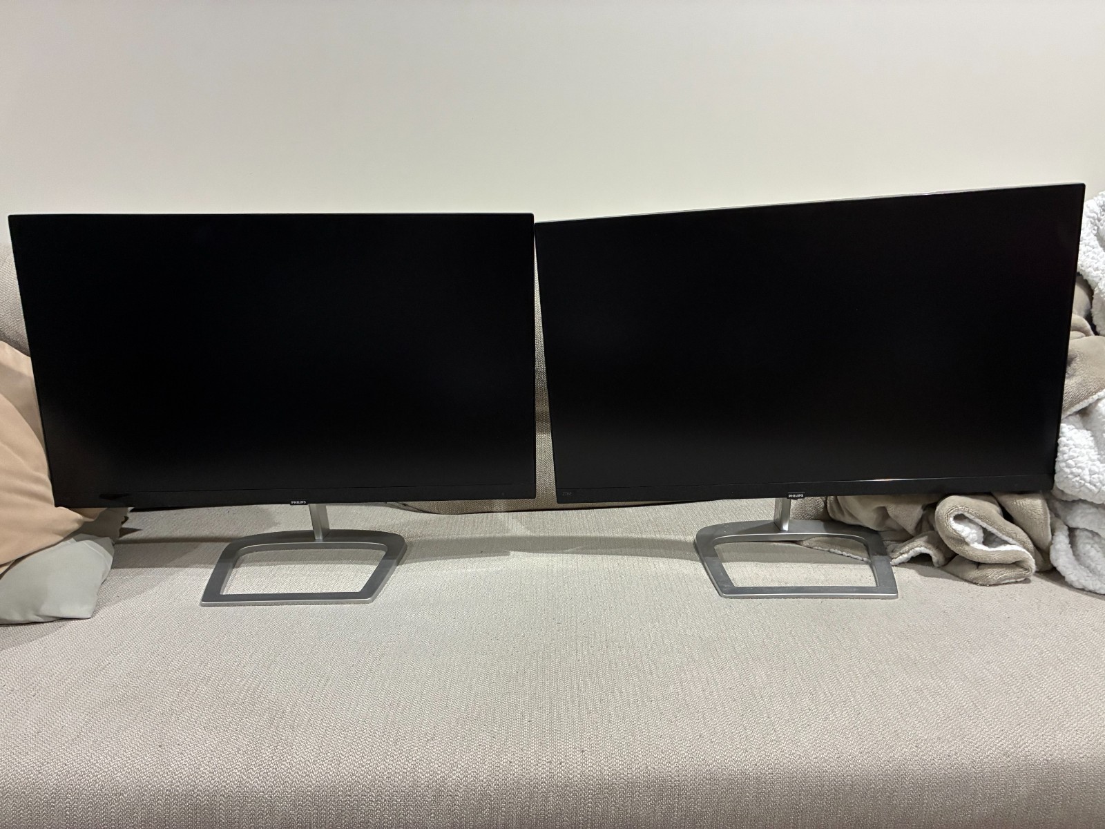 2x Philips E-line 27″ IPS monitors 276E9QDSB