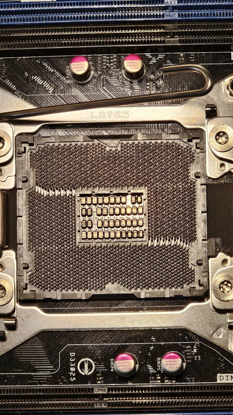 Intel DX79SI, LGA 2011/Socket R Motherboard