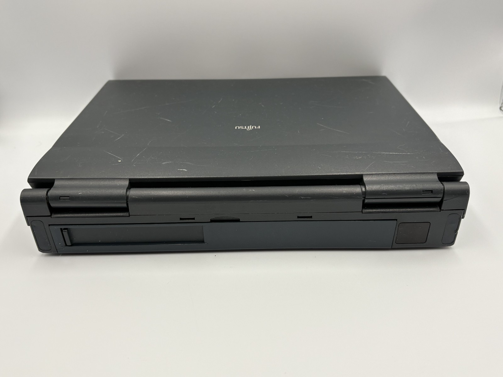 Fujitsu Lifebook 735Dx PC Laptop Computer Intel Pentium Partially Tested (Read)