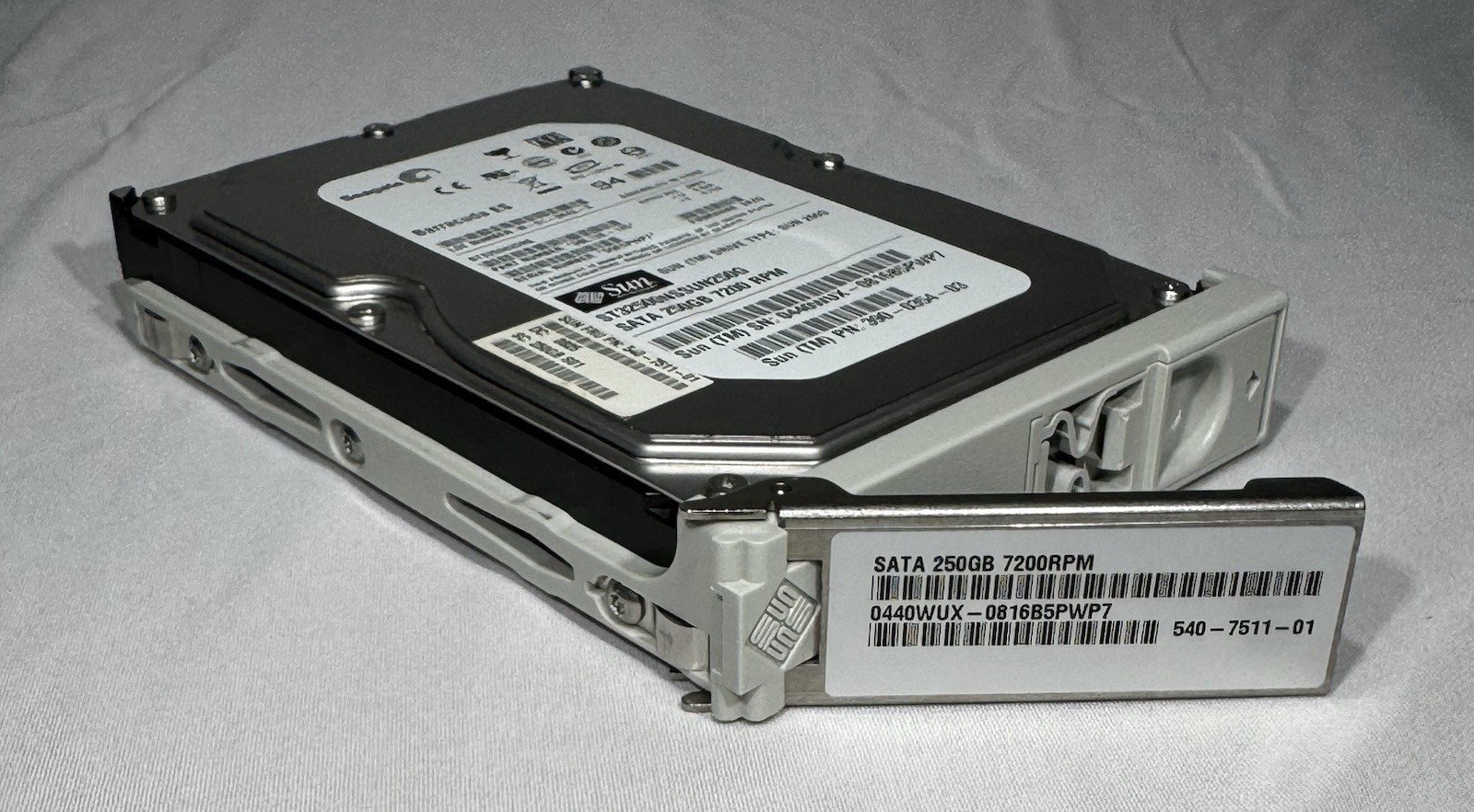 Sun 540-7511 250GB3.5″ 7200RPM SATA 3.0Gb/s HDD w/SPUD Bracket – Sun Ultra 24