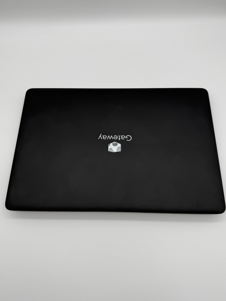 Gateway 14.1″ FHD i5-1135G7 16GB 512GB SSD Iris Xe Win11 Black great deal !!!