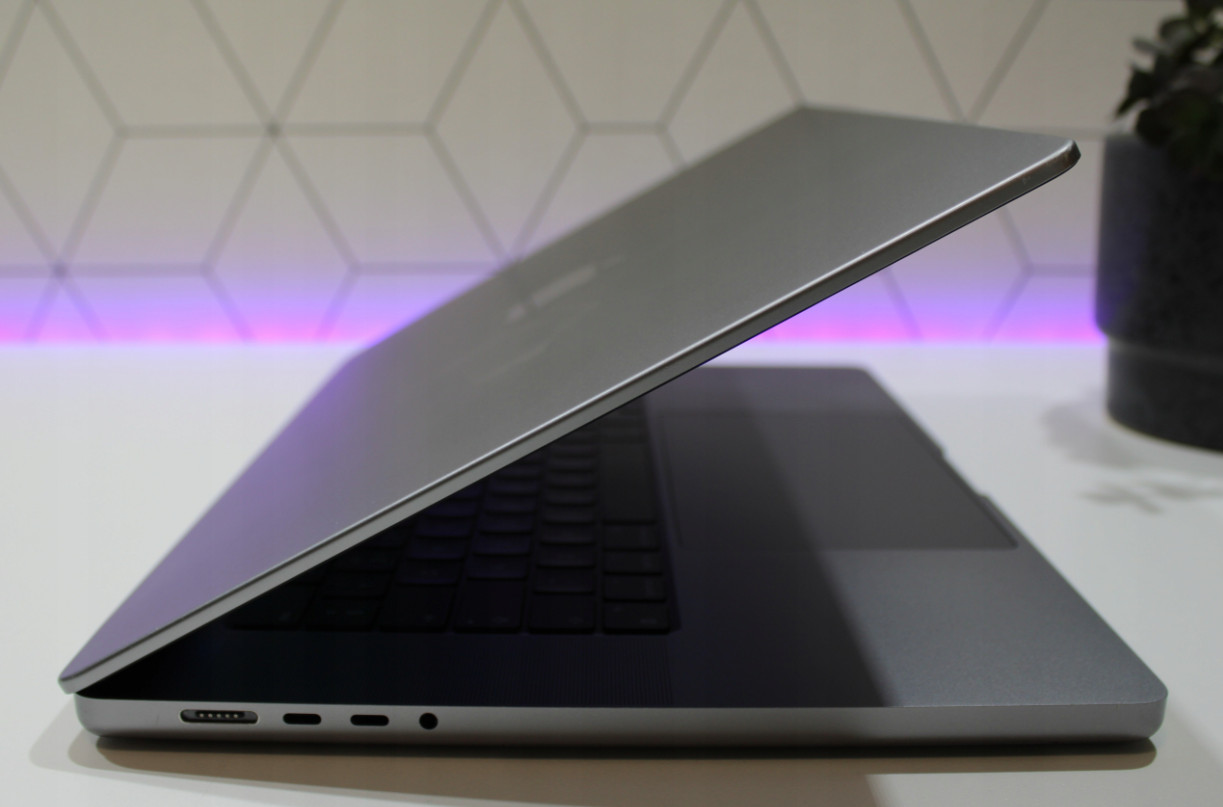Apple MacBook Pro 16″ 2021 M1 Pro 10-Core GPU-16 16GB 512GB Tahoe 2025 EXCELLENT