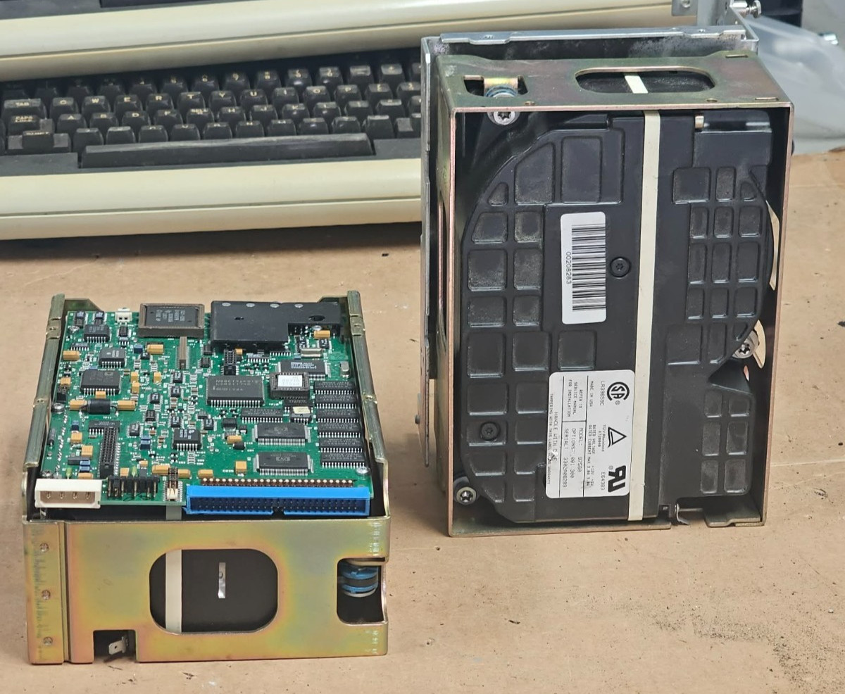 Rare Retro Vintage Lot 2x Clean HP 1.3GB SE MFM Hard Disk Drives 97560 w/Cage