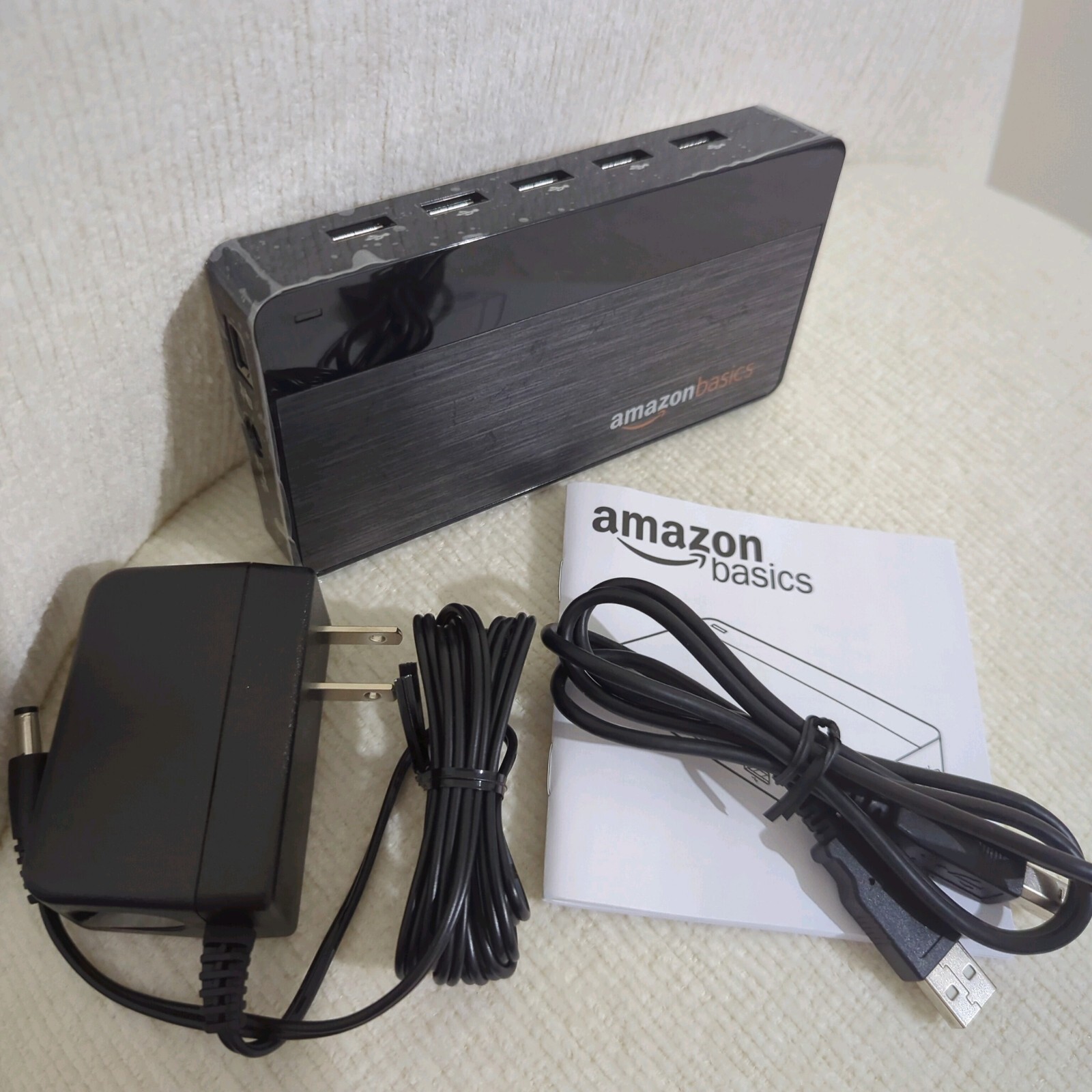 10 Port USB 2.0 Hub Amazon Basics w/ Power Adapter and Cable 2 Fast Charge ports