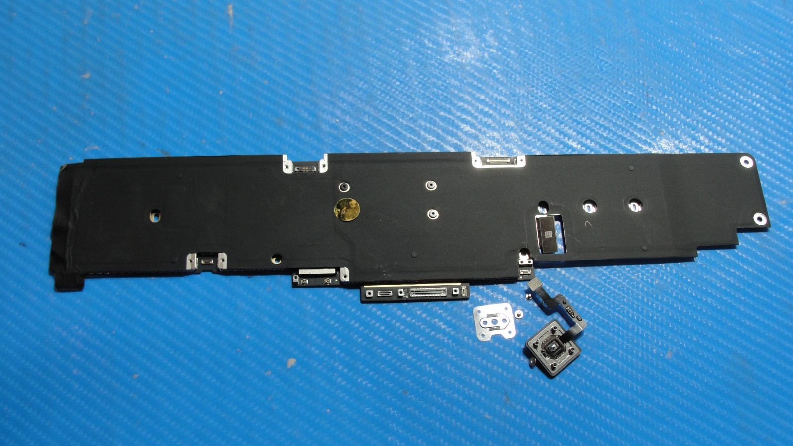 Macbook Air 13” A3113 2024 MRXV3LL M3 4.05GHz 8GB 8CPU 8GPU Logic Board AS IS
