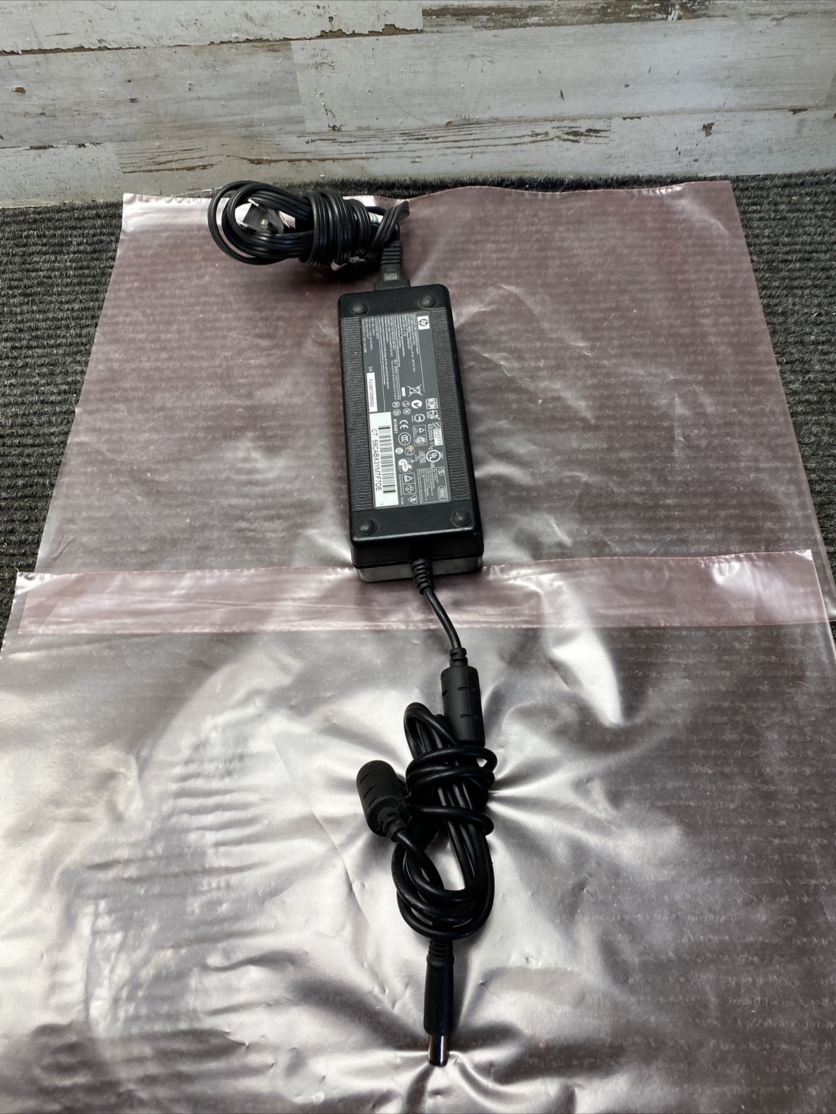Genuine HP 135W AC Adapter HSTNN-HA01 19.5V 7.1A
