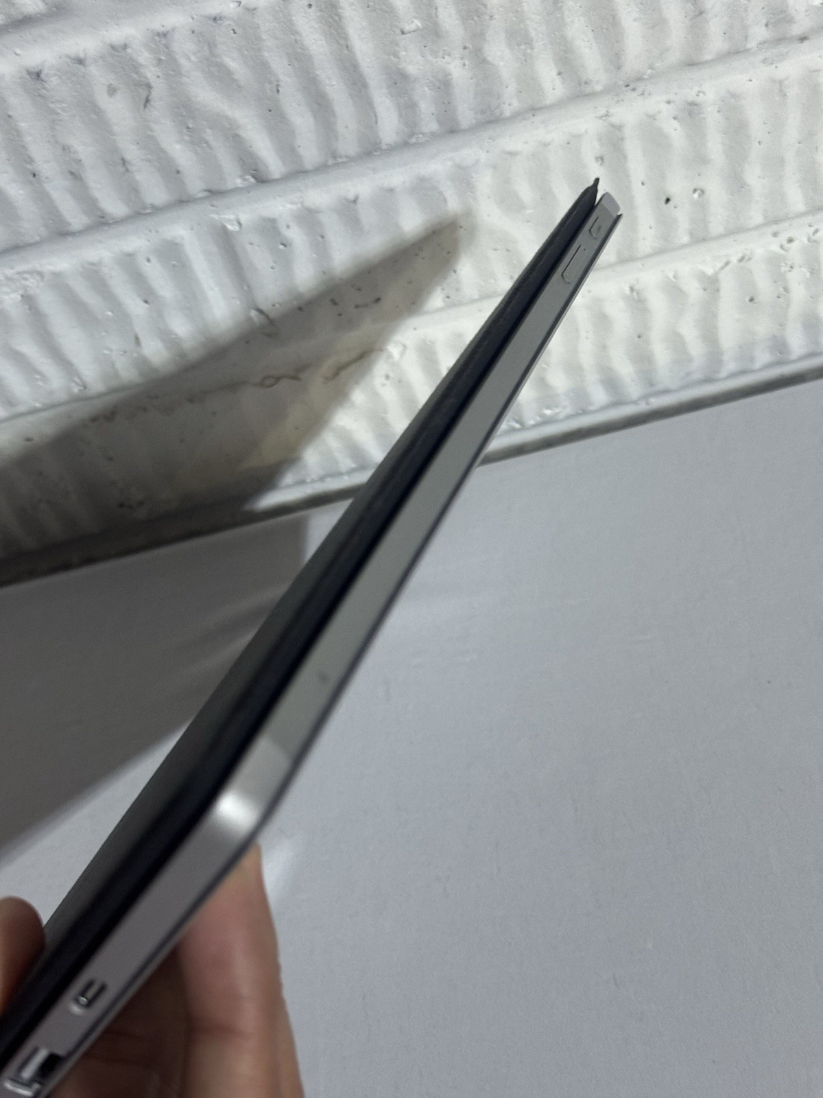 Microsoft Surface Pro 7 i5/16GB/256GB – Display Issue – AS/IS – PARTS & REPAIR