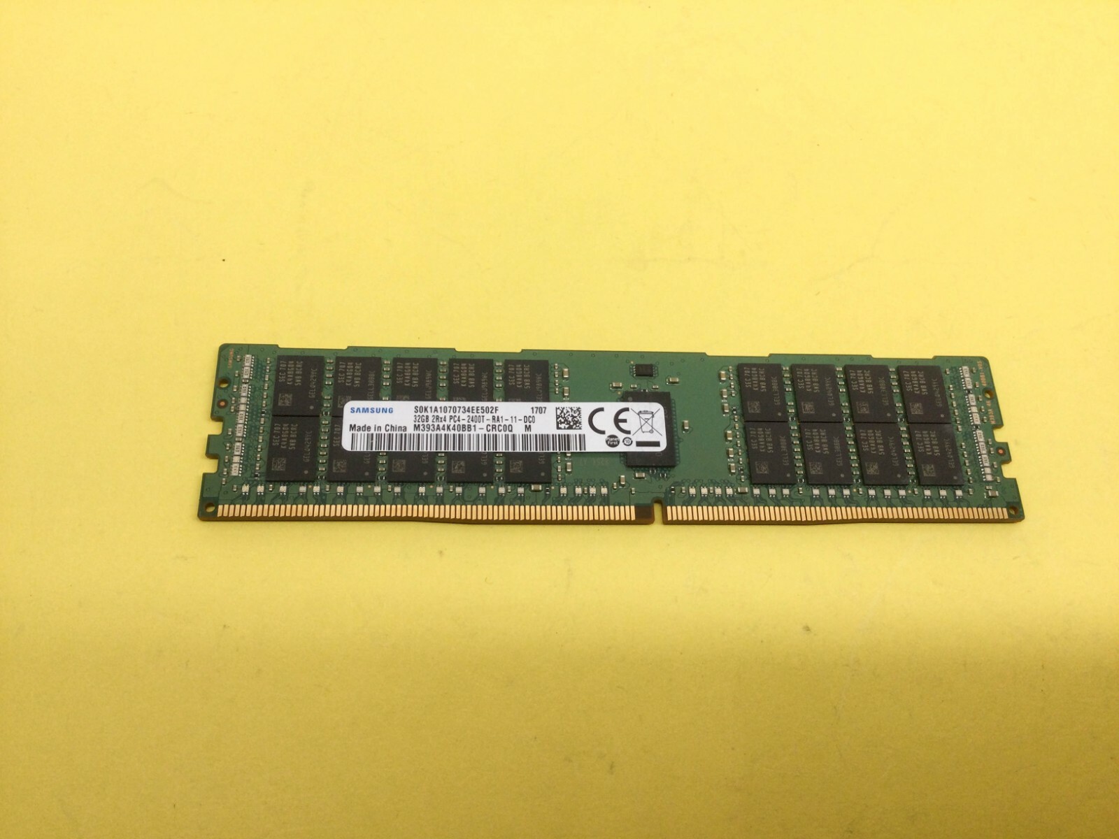 M393A4K40BB1-CRC SAMSUNG 32GB (1X32GB) 2RX4 PC4-2400T DDR4 Server Memory
