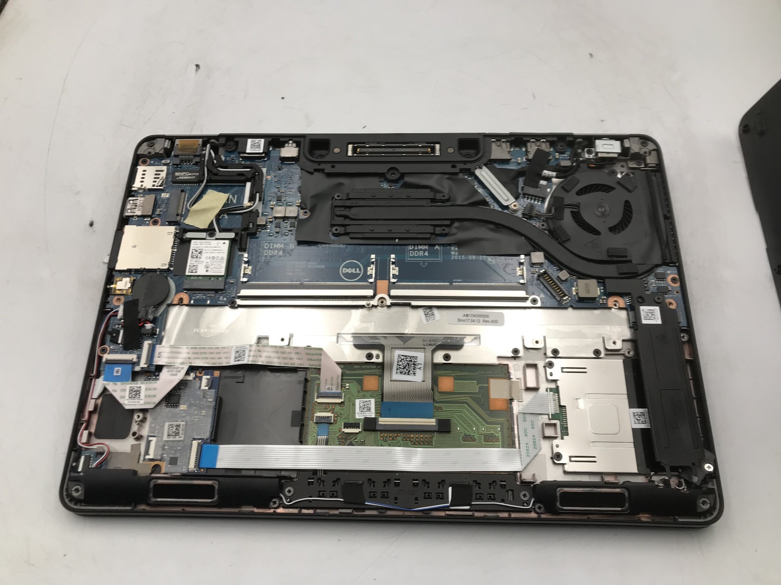 DELL LATITUDE E7270 – BOOTS TO BIOS/BAD LCD – INTEL I5 6300U – NO RAM – READ -BB