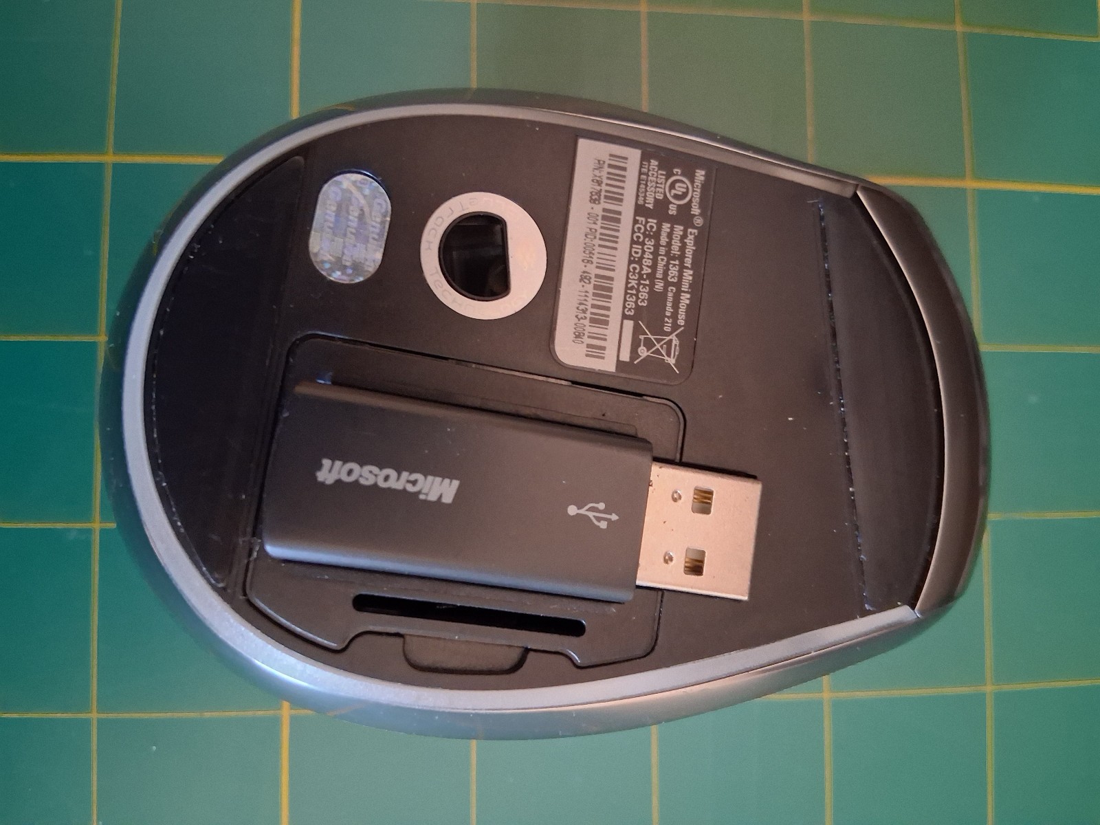 Microsoft Explorer Mini Mouse BlueTrack Technology 2.4GHz Wireless 1363 Vista XP