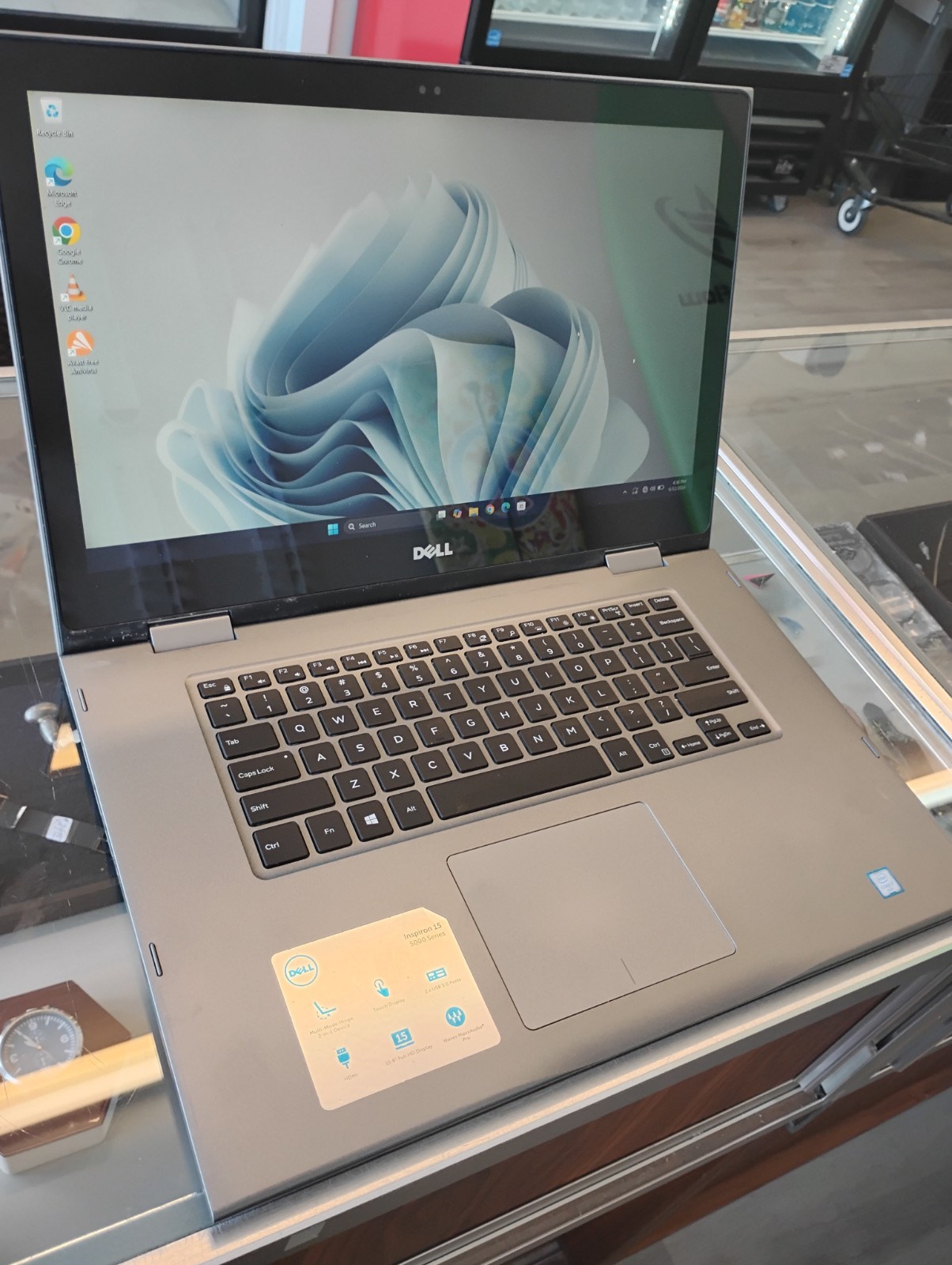 Dell Inspiron 15 5000 2-in-1 Touch 15.6″ FHD i5 8GB 256GB+1TB Win11