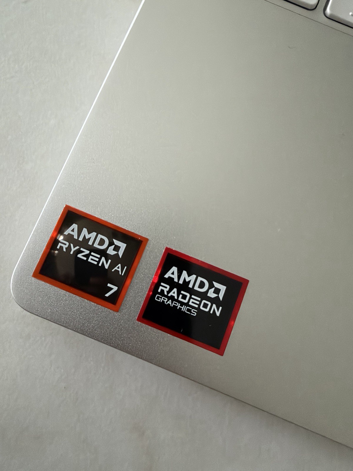 Lenovo Yoga 7 2-in-1 14in OLED Touch Ryzen AI 7 350 16GB 1TB SSD W11 Seashell