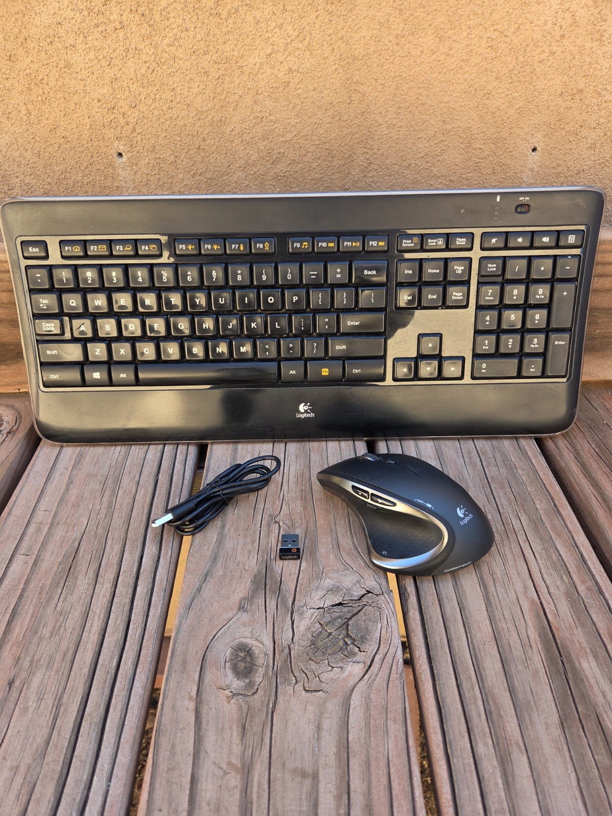 Logitech K800 Illuminated Wireless Keyboard Performance MX Darkfield Mouse Combo