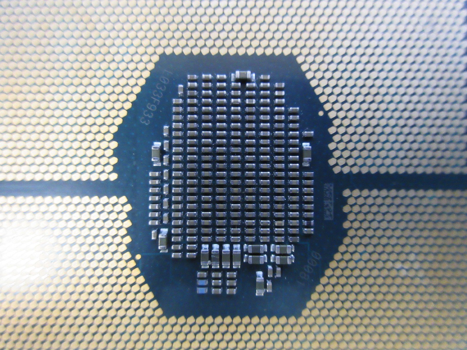 Lot 6 of SRG1W : Intel Xeon Silver 4214R 2.40GHz : 12 Core : FCLGA3647 – Grade C