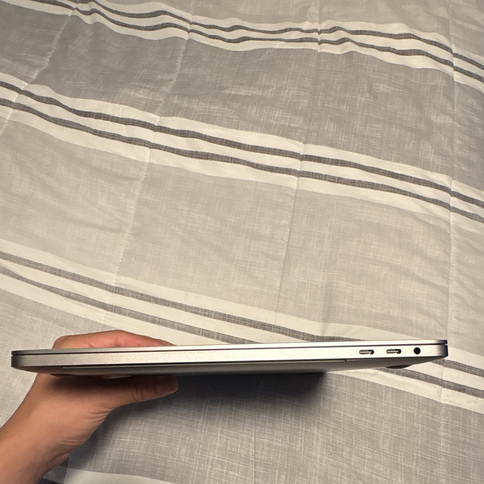 Apple MacBook Pro 16in 2019 2.3GHz 8-Core i9 32GB 1TB SSD Gray Touch Bar