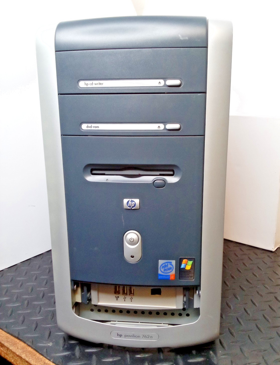 HP Pavilion 762n Intel Pentium 4 NO HDD Parts or Repair READ Description