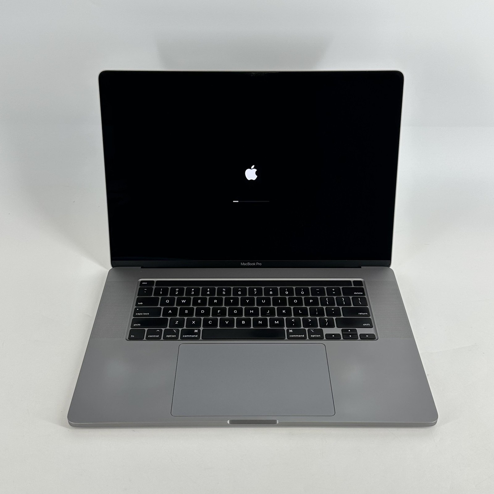 MacBook Pro 16 Touch Bar Space Gray 2019 2.6GHz i7 32GB 1TB AMD Radeon Pro 5500M