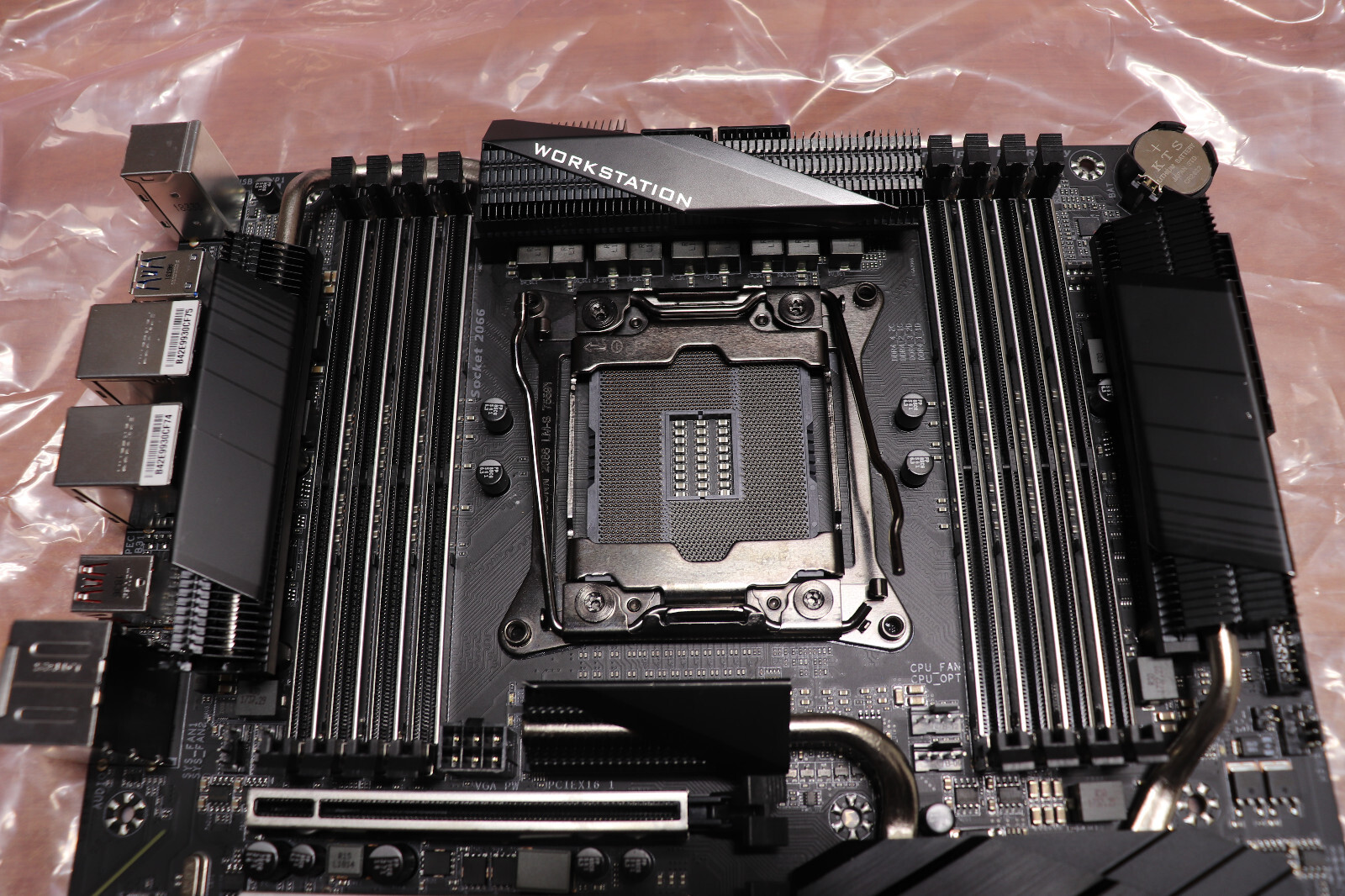 GIGABYTE X299-WU8 Intel X299 DDR4 LGA 2066 E-ATX Motherboard READ PARTS