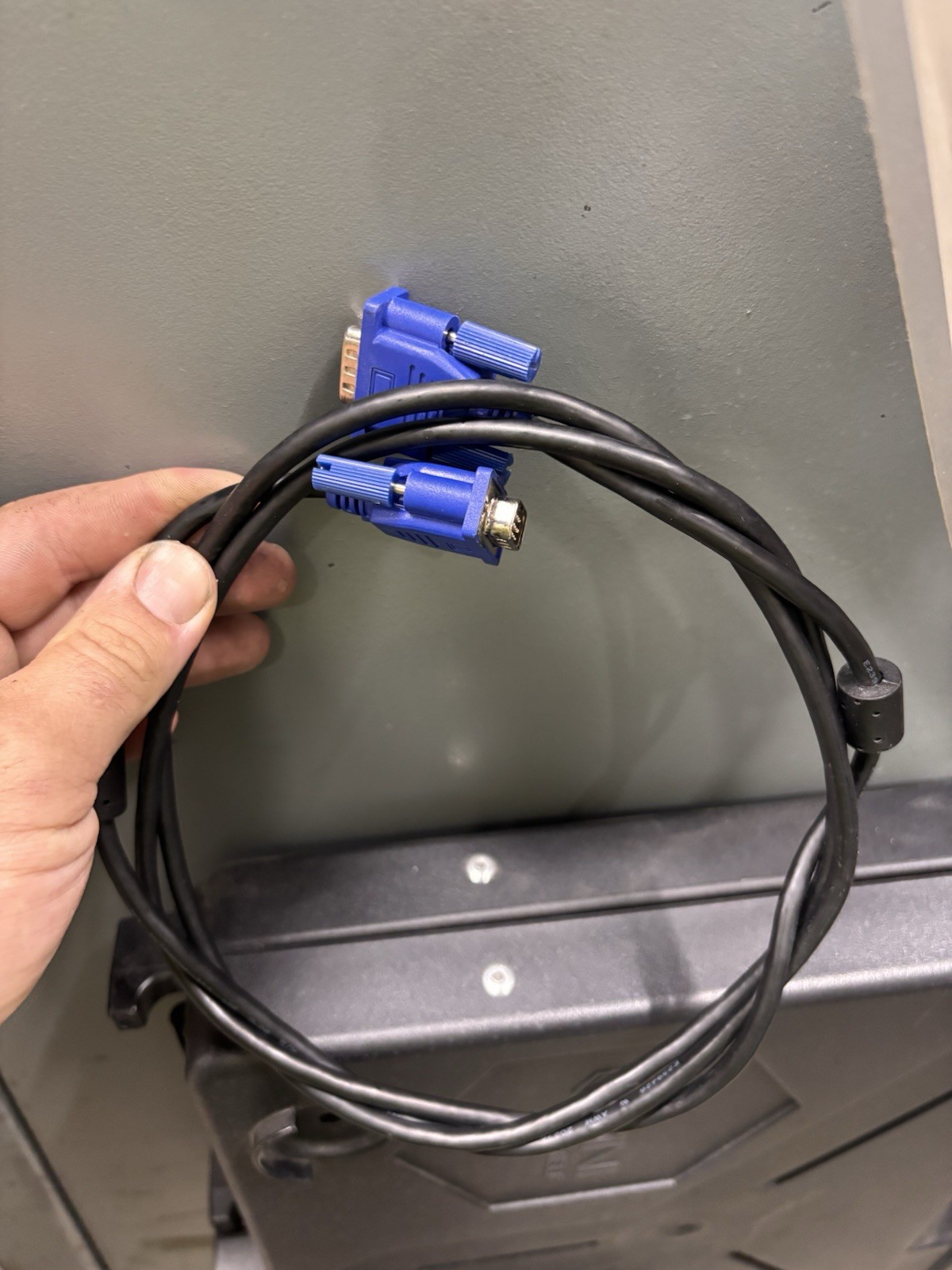 VGA/SVGA 15-Pin D-Sub Male to Male Monitor Cable 6 ft Ferrite Black/Blue