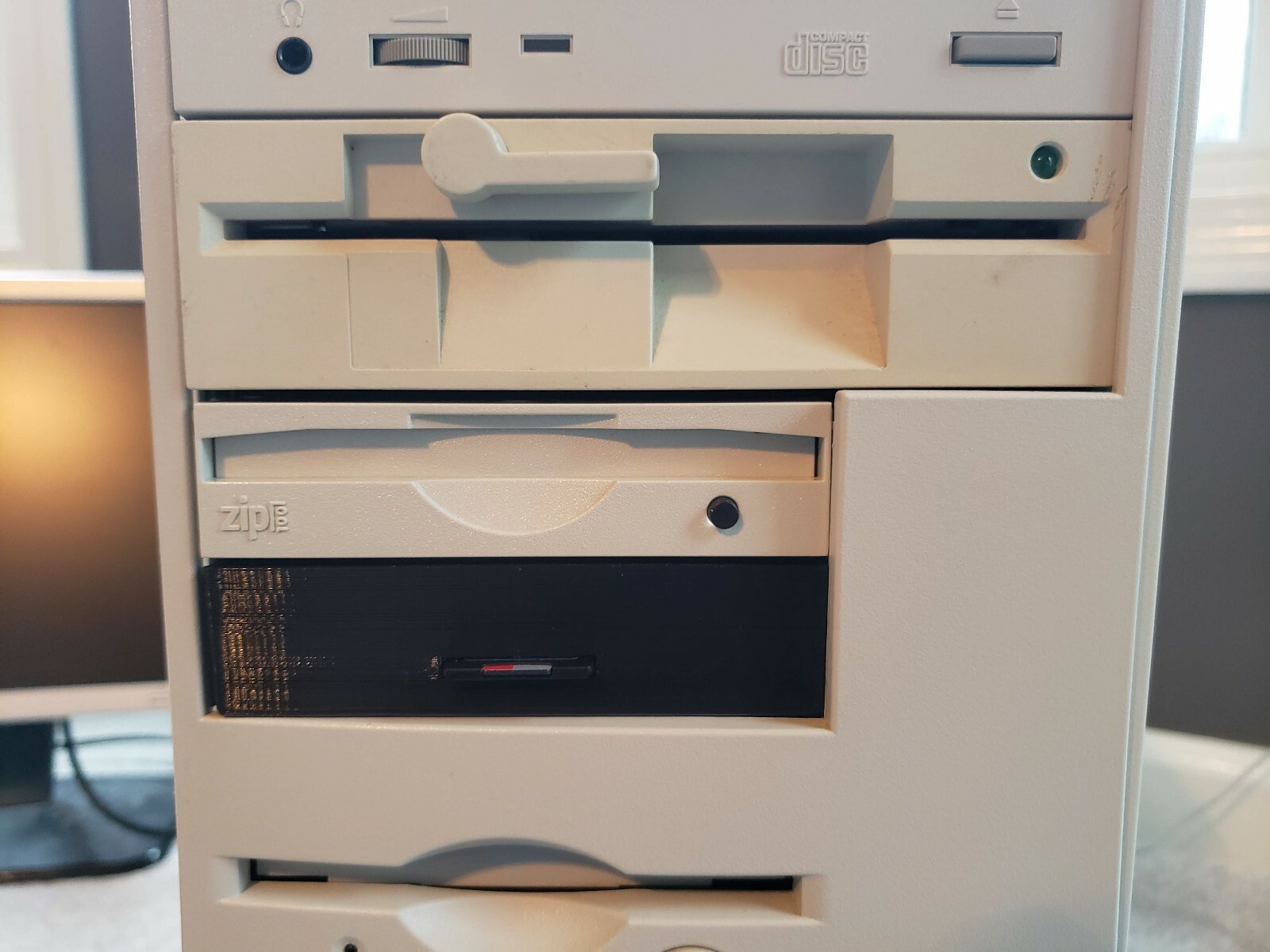3.5″ floppy drive bay SD to IDE hard drive carrier / adapter (40 pin)