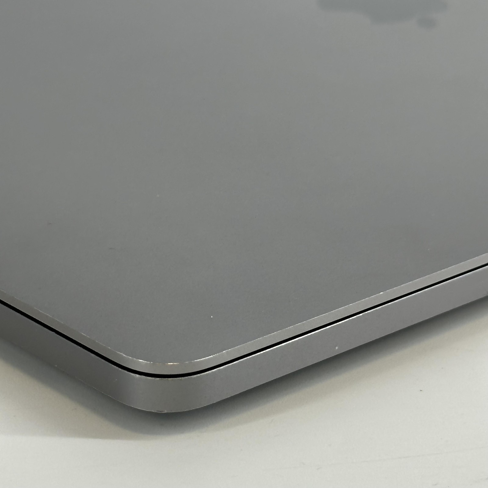 MacBook Pro 16 Touch Bar Space Gray 2019 2.6GHz i7 32GB 1TB AMD Radeon Pro 5500M