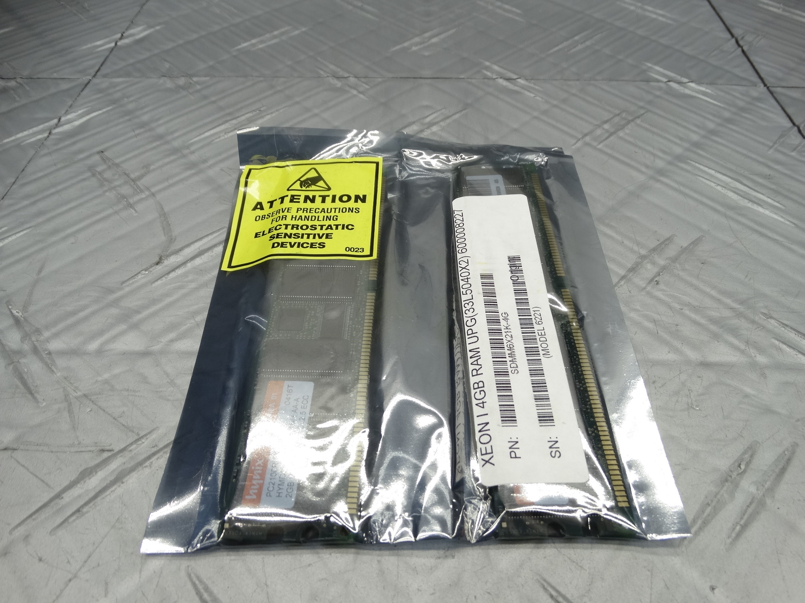 Hynix 2GB DDR 266MHz CL2.5 ECC Server-Ram PC2100R-25330 (Lot of 2)