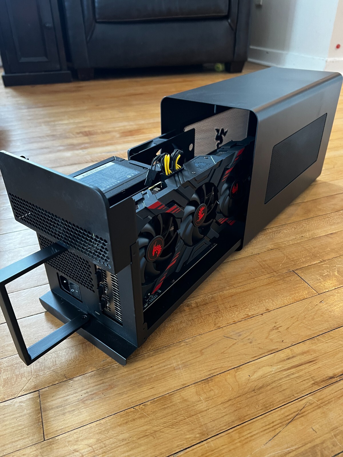 Razer Core X Aluminum External GPU /PowerColor Red Dragon AMD Radeon Vega 56 8GB