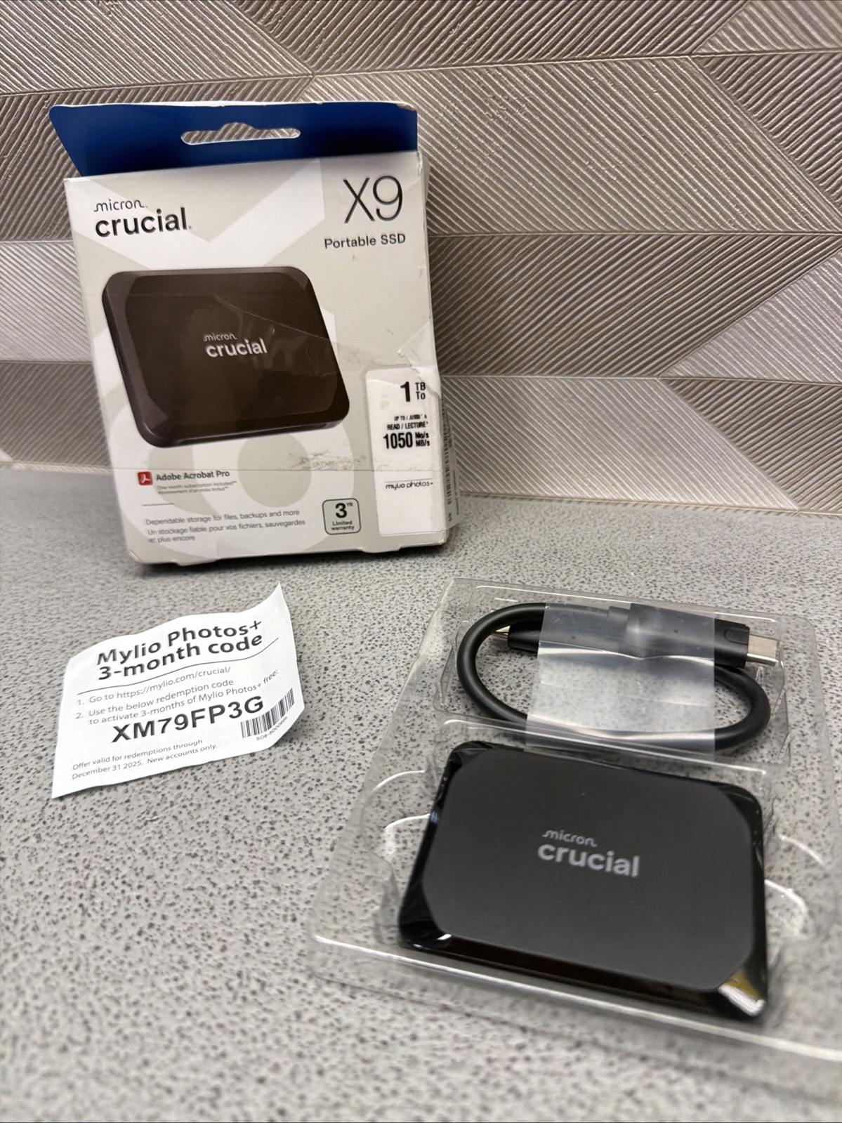 Crucial X9 1TB Portable SSD, Up to 1050MB/s USB 3.2 USB-C
