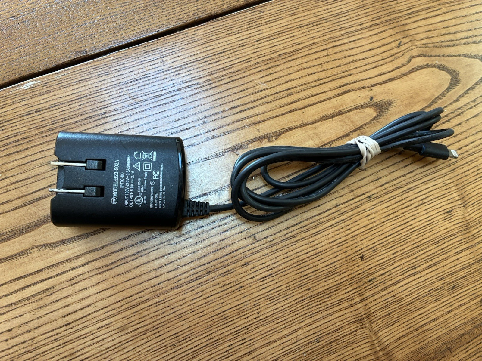 Apple Universal Travel Wall Charger iPod iPhone B22-502A
