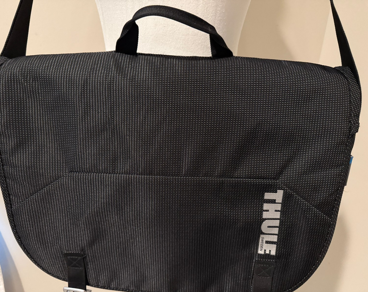 THULE Messenger Padded Transit Work Crossbody Laptop Black