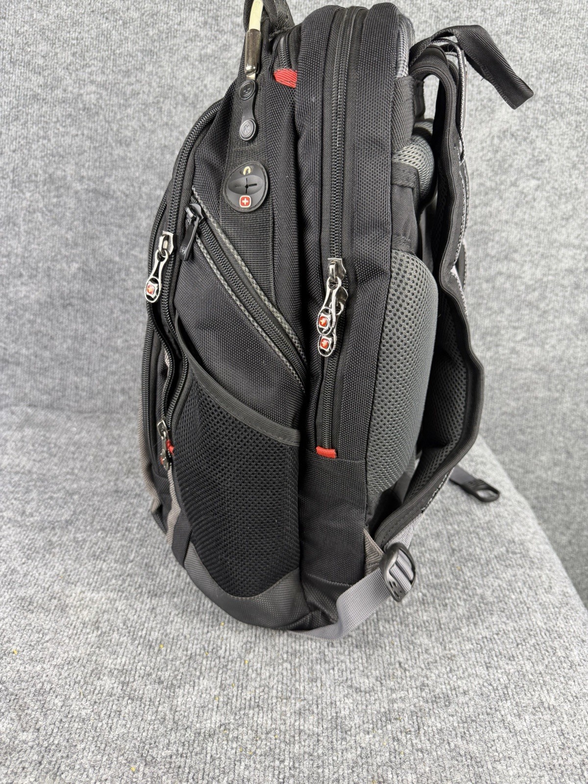 WENGER SWISS GEAR SYNERGY PRO BLACK GRAY 16″ COMPUTER LAPTOP BACKPACK BAG EUC