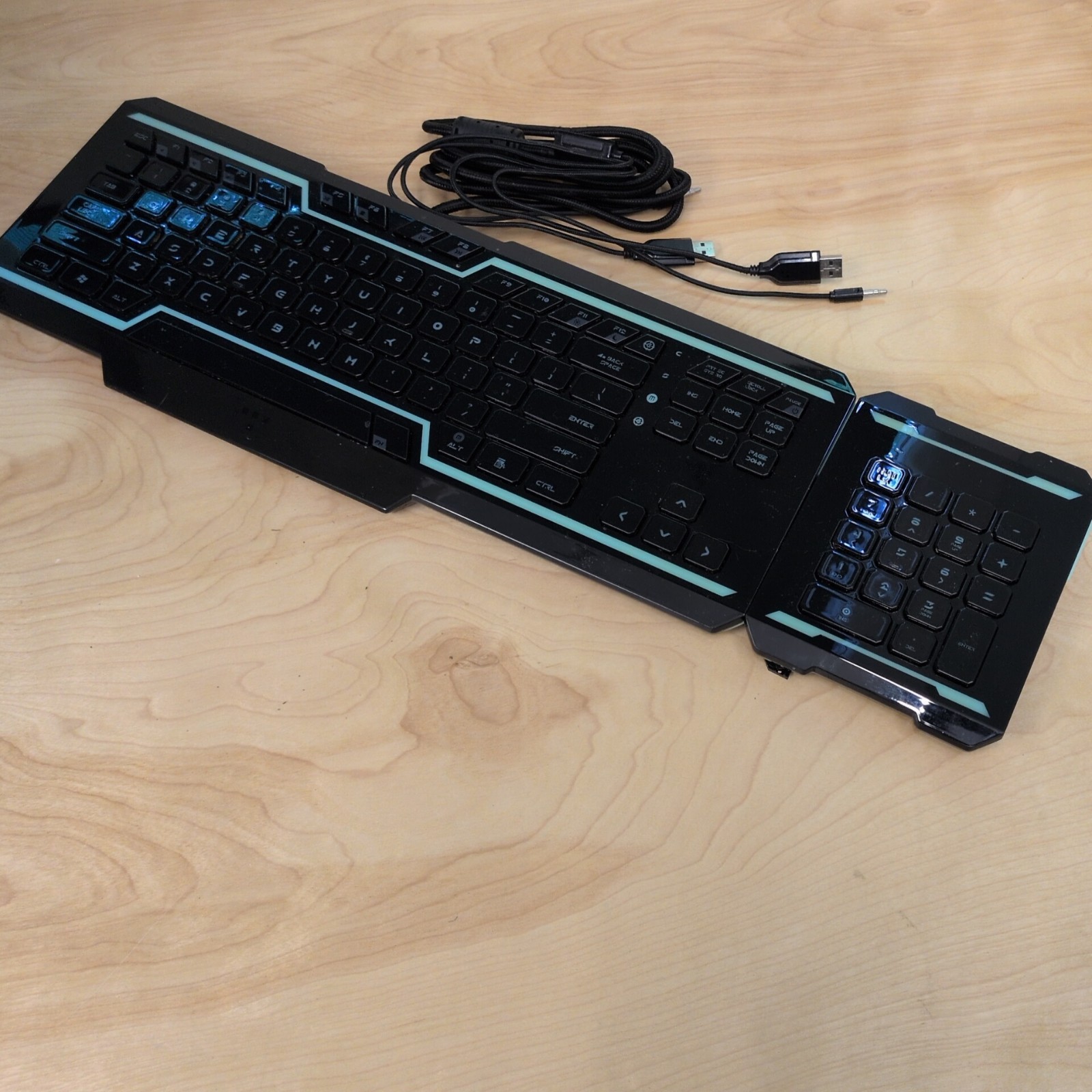 Razer Tron Legacy Disney Gaming Keyboard RZ03-0053 w/ Number Pad RARE