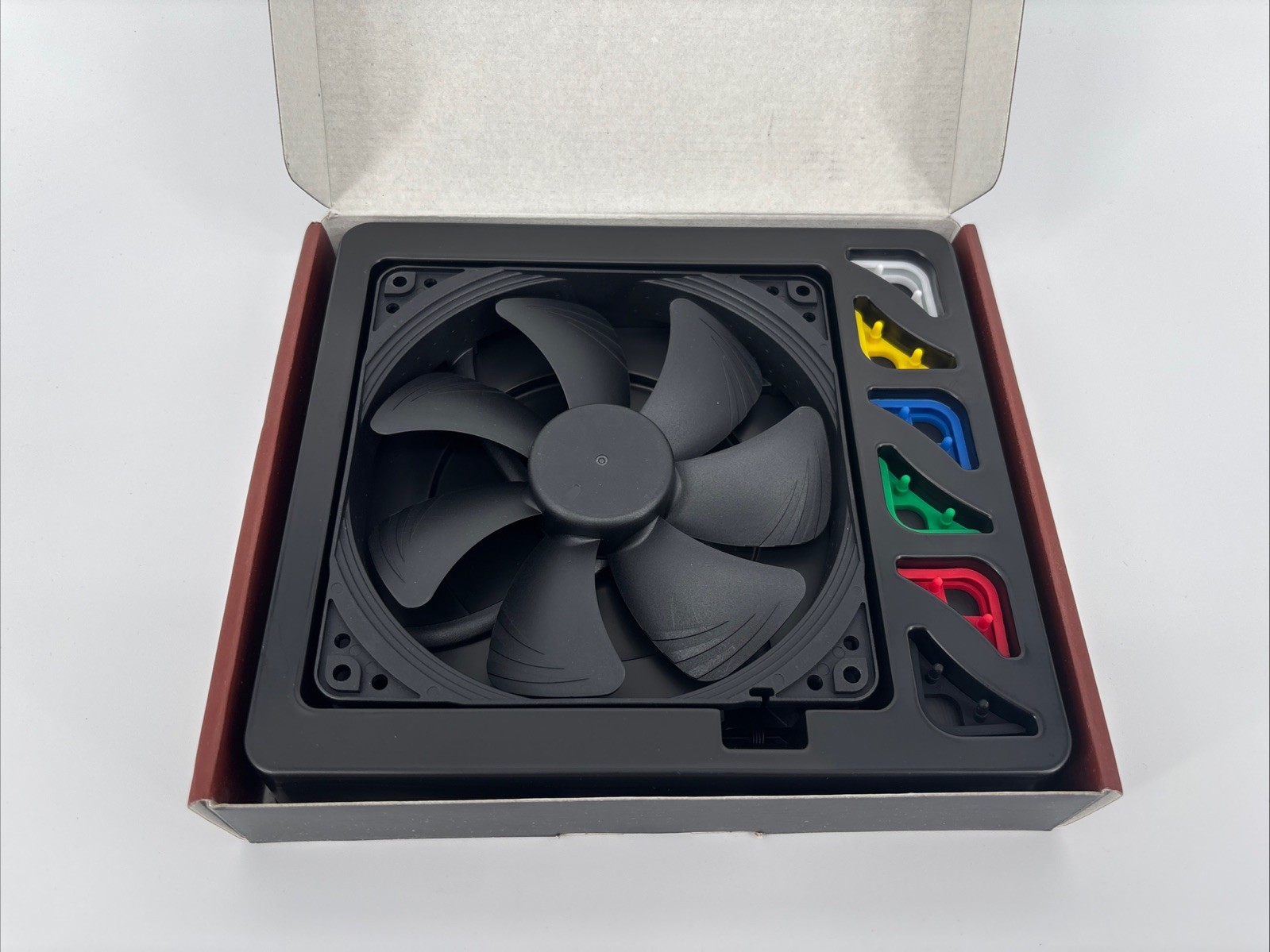 Noctua NF-A14 PWM chromax.Black.swap, Quiet Fan, 4-Pin (140mm, Black)