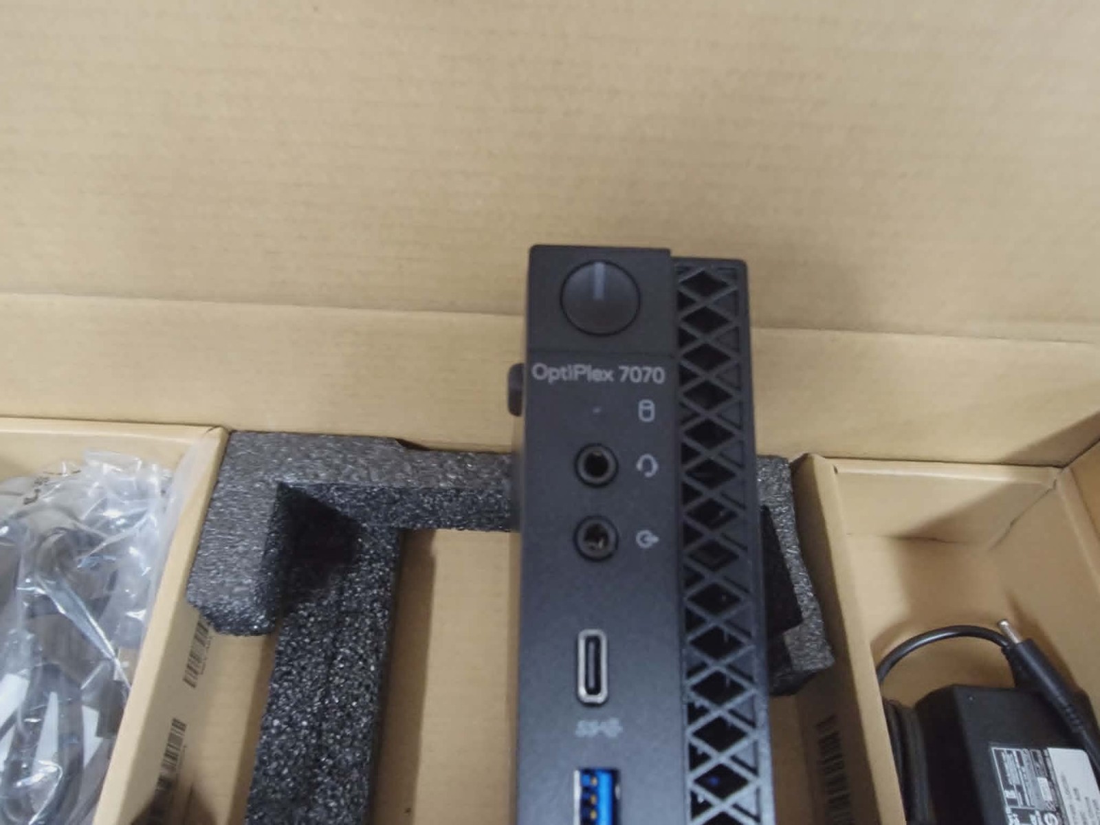 Dell 8H5MW D10U003 OptiPlex 7070 Micro Intel i7-9700T 2.0GHz 16GB 256GB