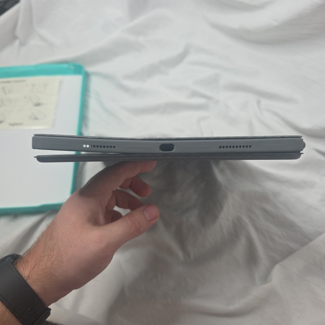 Logitech Combo Touch Keyboard Case for iPad Pro 12.9″ 920-010097 (FOR PARTS (CBQ