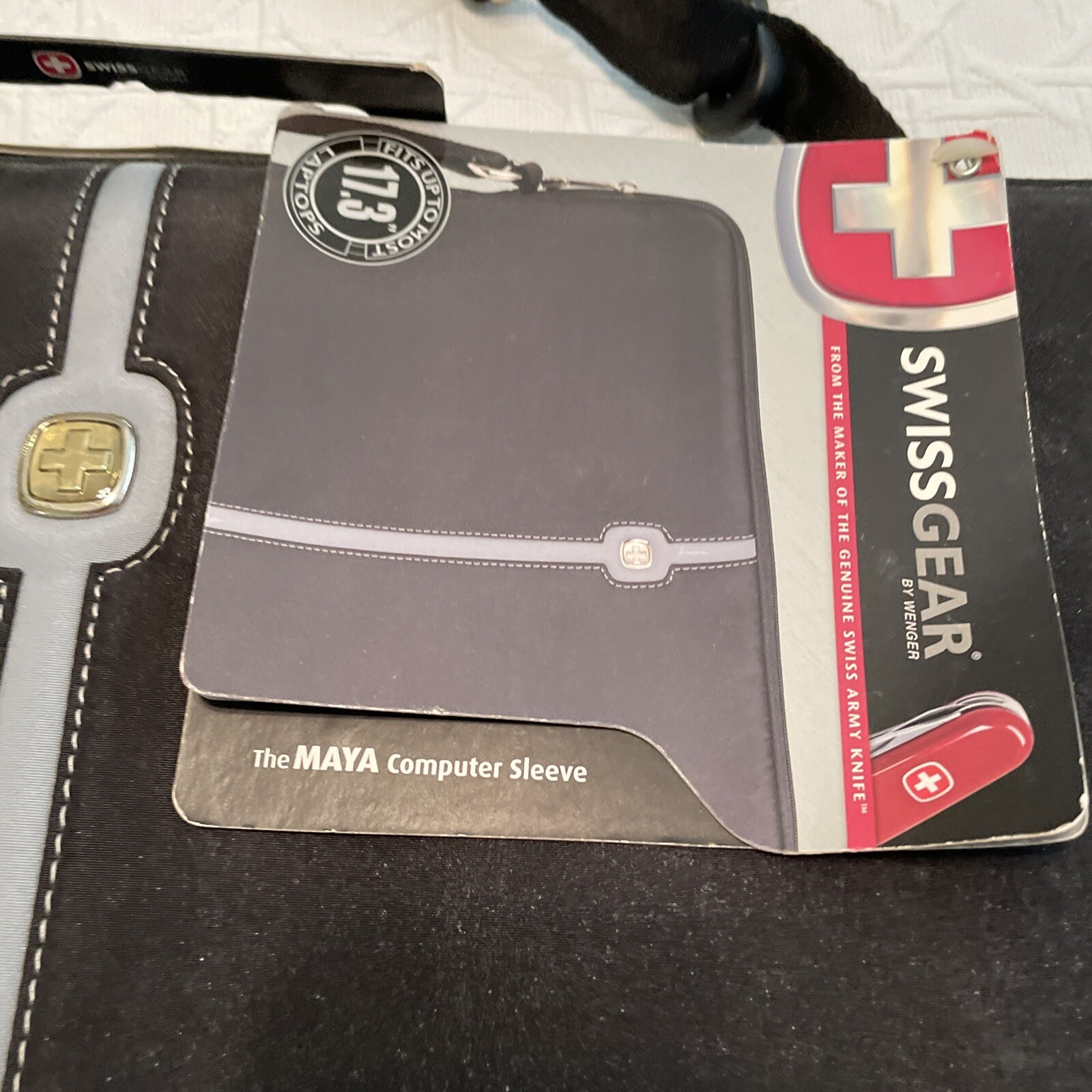 Swiss Gear Laptop Case Sleeve Wenger Maya Ultra Slimcase Black 17.3” Light Spots