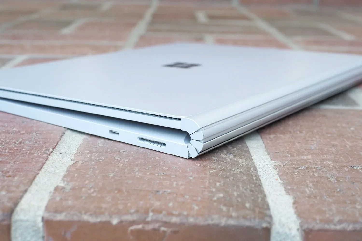Microsoft Surface Book 1705 • 13.5” 3000×2000 • i5 • 8GB • 256GB • Mint W/ Case