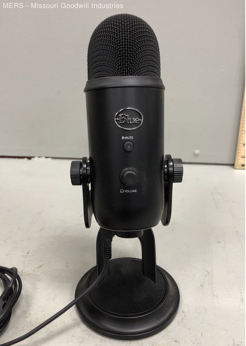 Blue Yeti USB Microphone Blackout Multi-Pattern Professional Condenser Mic