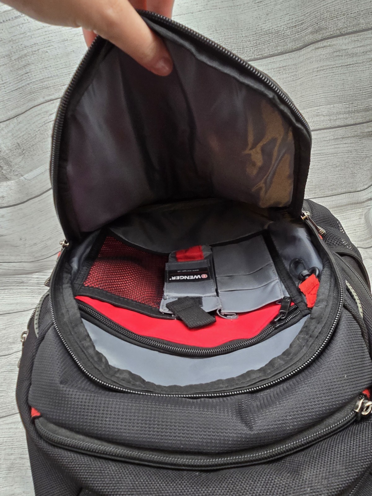 WENGER SWISS GEAR LEGACY 16″ LAPTOP BACKPACK BACKPACKS. MPN 600631.