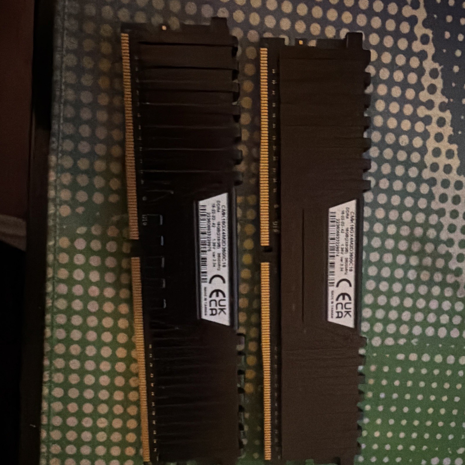 Corsair Vengeance LPX 16GB (2x8GB) DDR4-3000 PC4-24000 DIMM CMK16GX4M2B3000C15