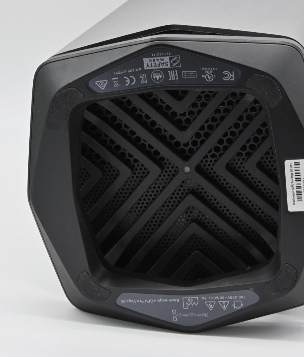Blackmagic Design eGPU Pro – AMD Radeon RX Vega 56 – Thunderbolt 3 External GPU