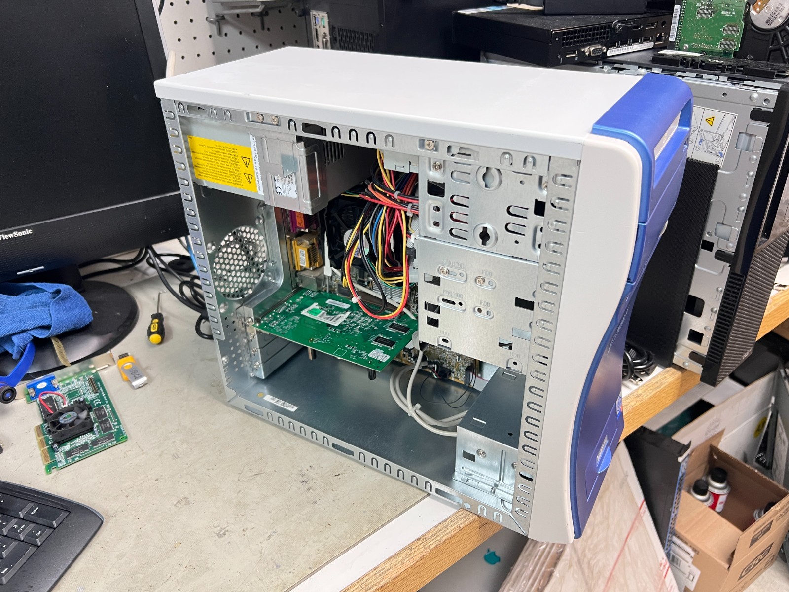 RARE GIGABYTE G-MAX Pentium 4 Gaming System – 2.0Ghz 384MB DDR Geforce 6200 AGP